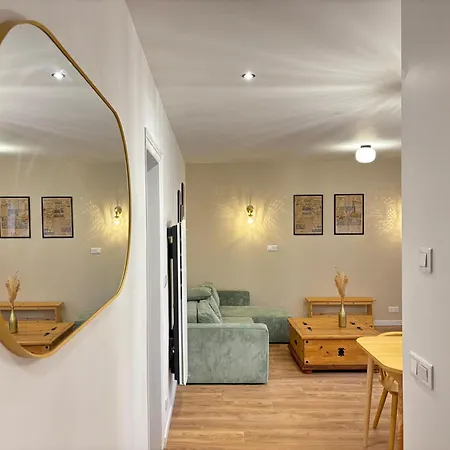 Hypercentral Champagne Nest