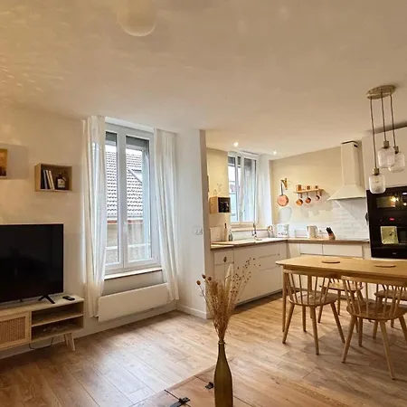 Hypercentral Champagne Nest *