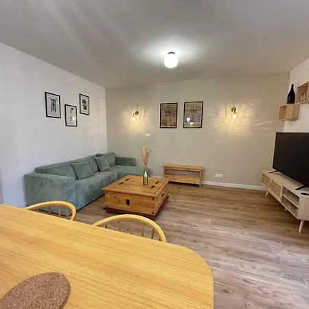 דירה Hypercentral Champagne Nest