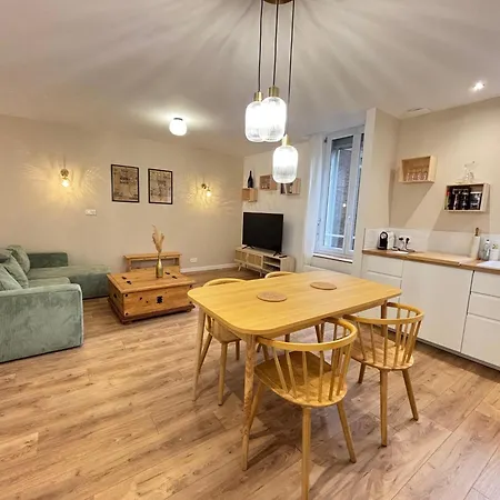 Hypercentral Champagne Nest *