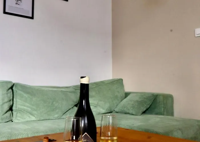 Hypercentral Champagne Nest Daire *