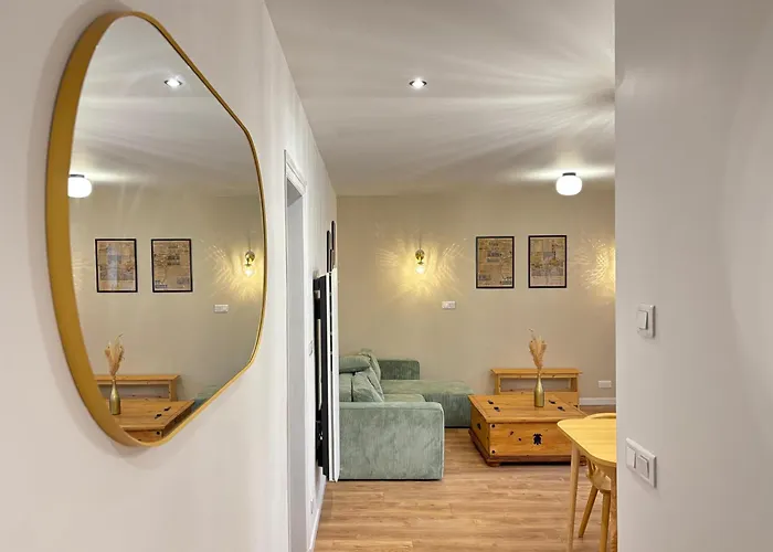 Hypercentral Champagne Nest