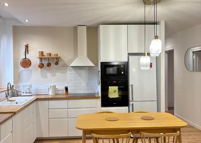 Hypercentral Champagne Nest