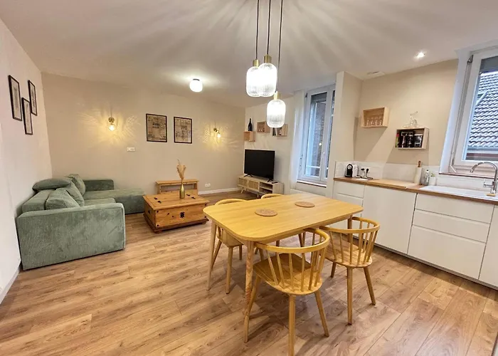 Hypercentral Champagne Nest *