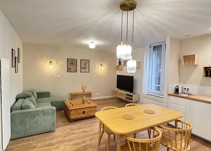 Hypercentral Champagne Nest *